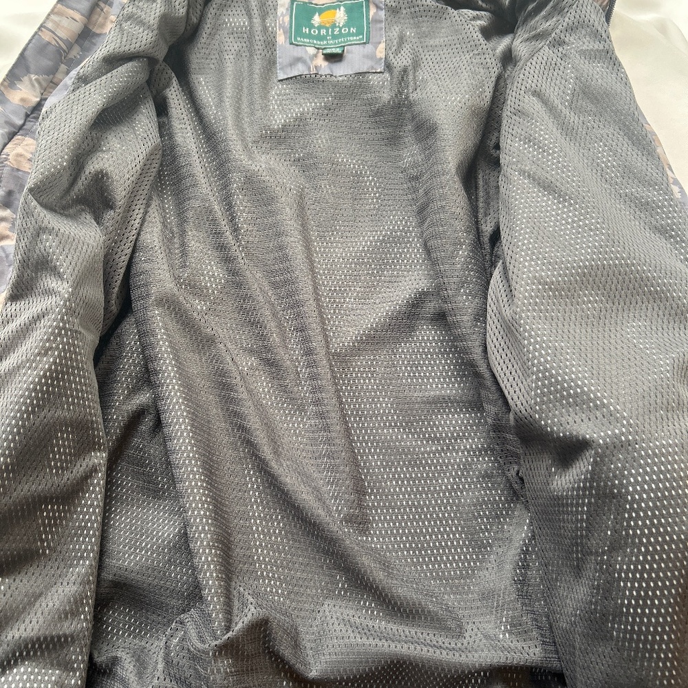 Horizon by Bass Creek outfitters large camo lightweight jacket